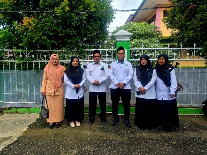 Kepala dan Staf MTsN 5 Kota Jambi Ikuti Upacara HAB Kemenag ke-80