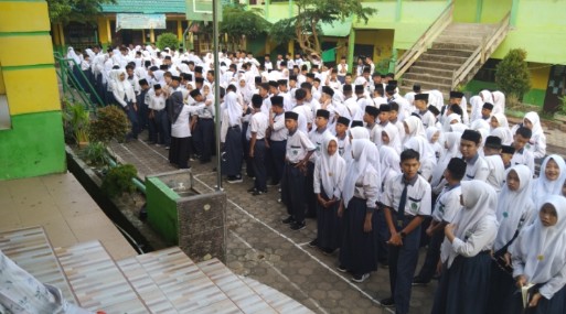 Waka Humas selaku Pembina Upacara Tekankan Pentingnya jadi Humas yang Cerdas Waka Humas selaku Pembina Upacara Tekankan Pentingnya jadi Humas yang Cerdas