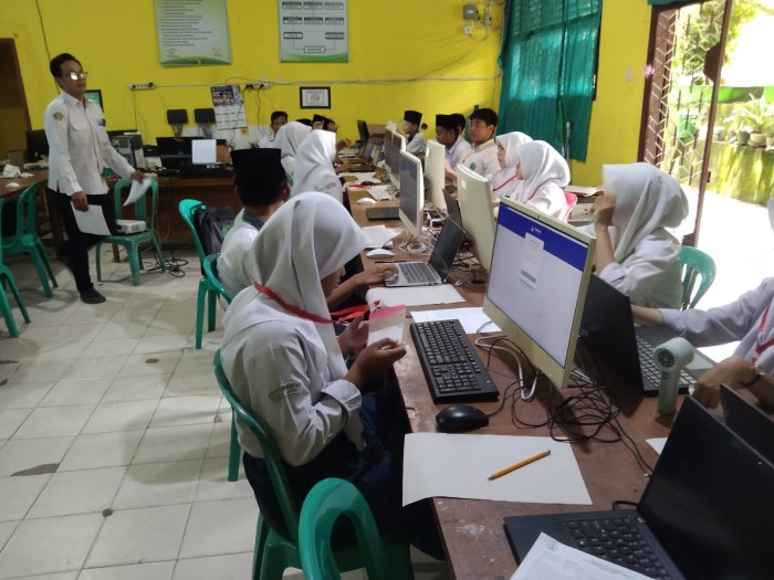 Pelaksanaan TKA di MTsN 5 Kota Jambi Berjalan Lancar Pelaksanaan TKA di MTsN 5 Kota Jambi Berjalan Lancar