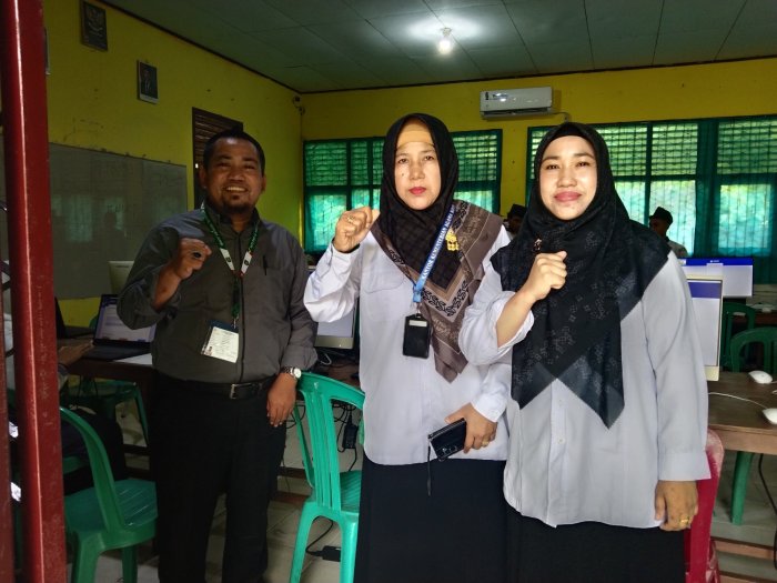 Pengawas MTsN 5 Kota Jambi Pantau Pelaksanaan TKA Hari Pertama