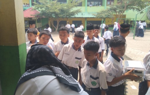 Semarak MBG Hari Pertama, Murid MTsN 5 Kota Jambi Antusias Sambut Kedatangan MBG Semarak MBG Hari Pertama, Murid MTsN 5 Kota Jambi Antusias Sambut Kedatangan MBG