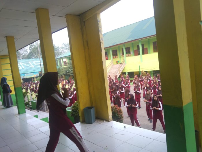 Senam dan Jalan Santai Meriahkan Kegiatan Siswa MTsN 5 Jambi
