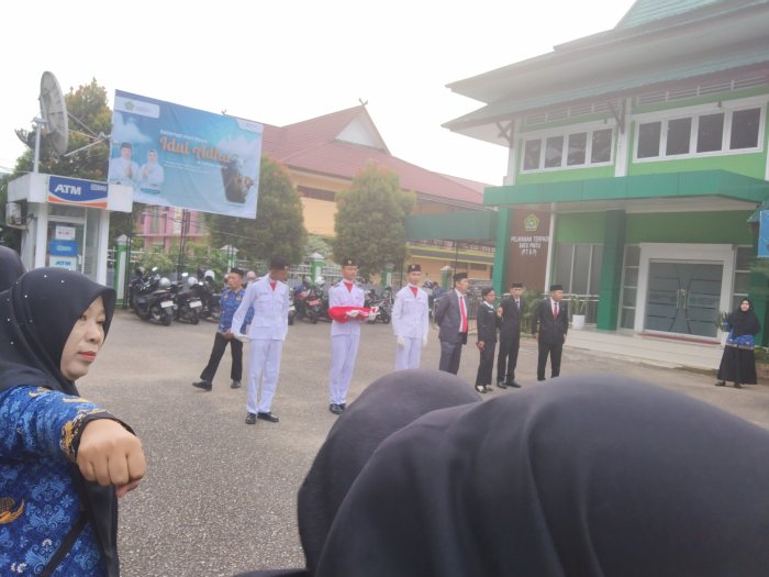 Kepala MTsN  5 Kota Jambi Ikuti Upacara Hari Lahir Pancasila
