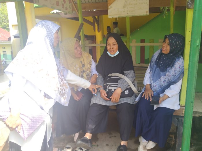 Guru MTsN 5 Kota Jambi Gelar Diskusi di Pendopo Madrasah Guru MTsN 5 Kota Jambi Gelar Diskusi di Pendopo Madrasah