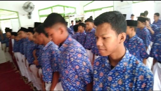 PELAKSANAAN SHOLAT DZUHUR BERJAMAAH DI MTsN 5 KOTA JAMBI